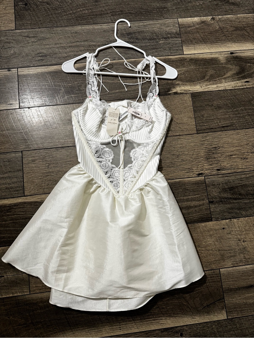 FOR LOVE AND LEMONS